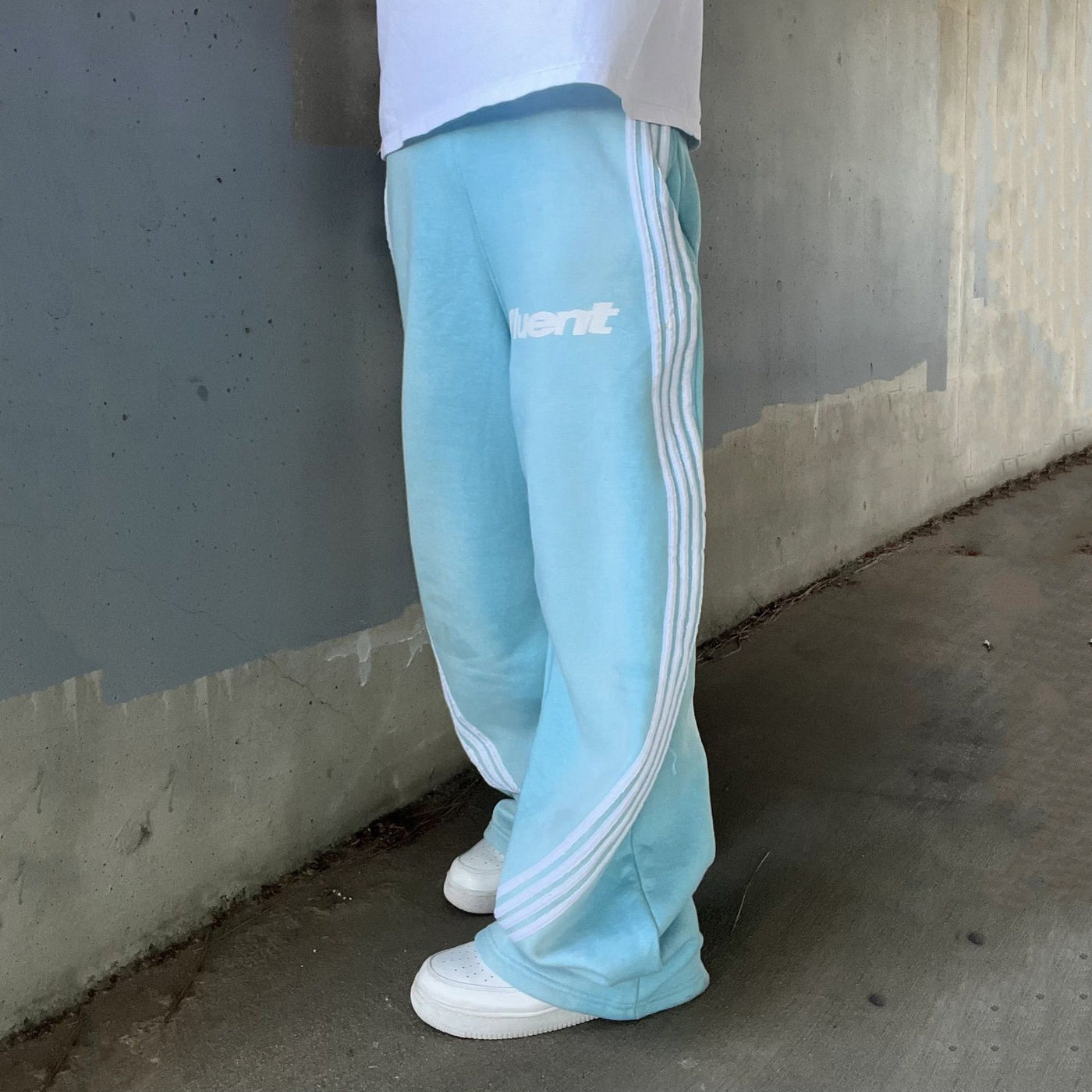 AVSLAPPNADE RETRO TVÄTTADE JOGGERS